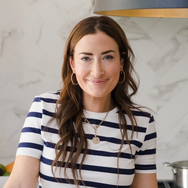 Portrait of Lauren Levy.